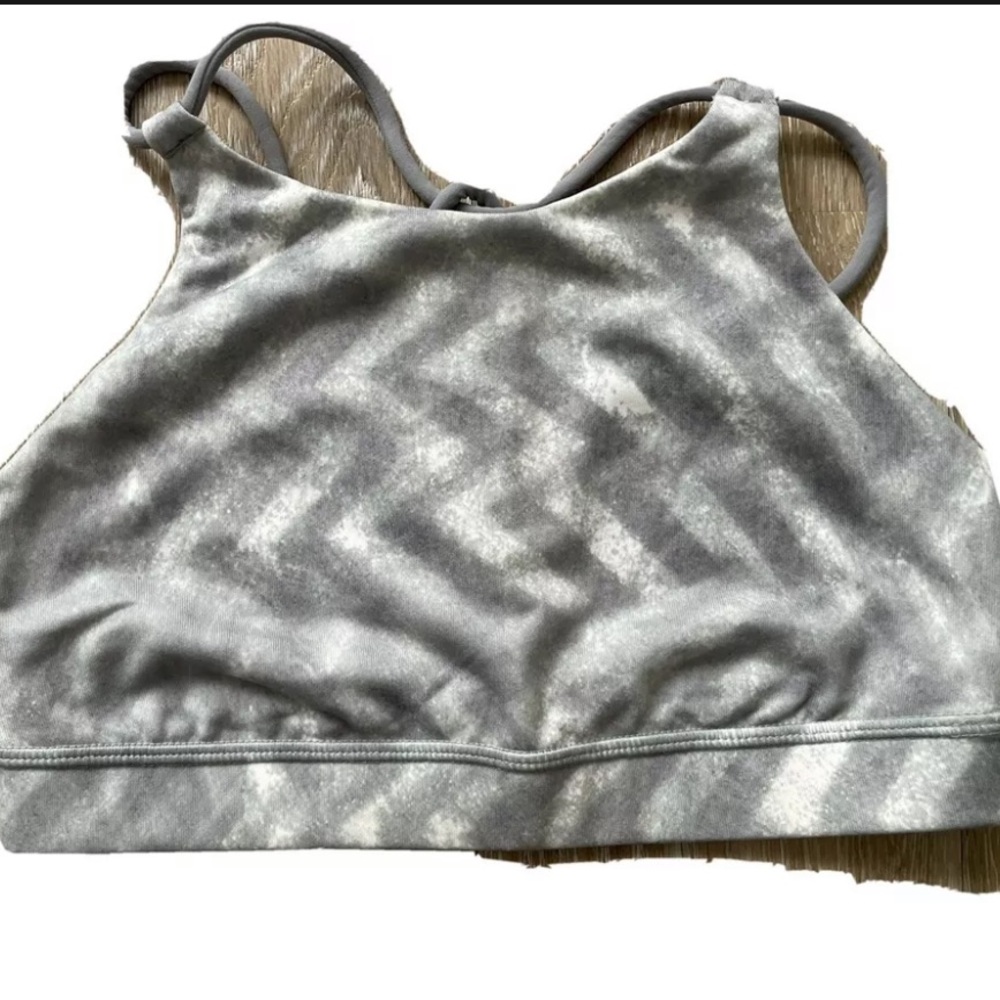 Lululemon sports bra size 6 NWOT